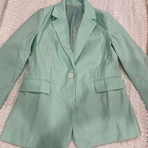 Nice color blazer never weared
